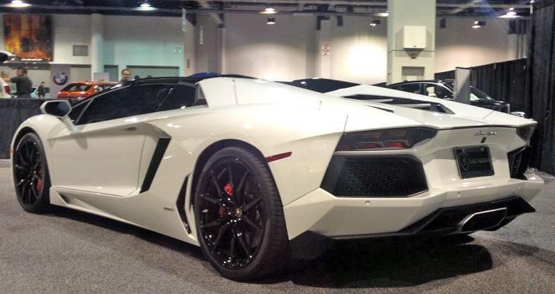 Lamborghini-Aventador-White